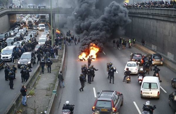 Vu de Twitter : la grève des taxis contre les VTC