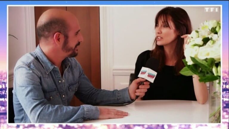 La femme d'Arthur balance un détail gênant : "son bureau, c'est les toilettes !" (Vidéo)