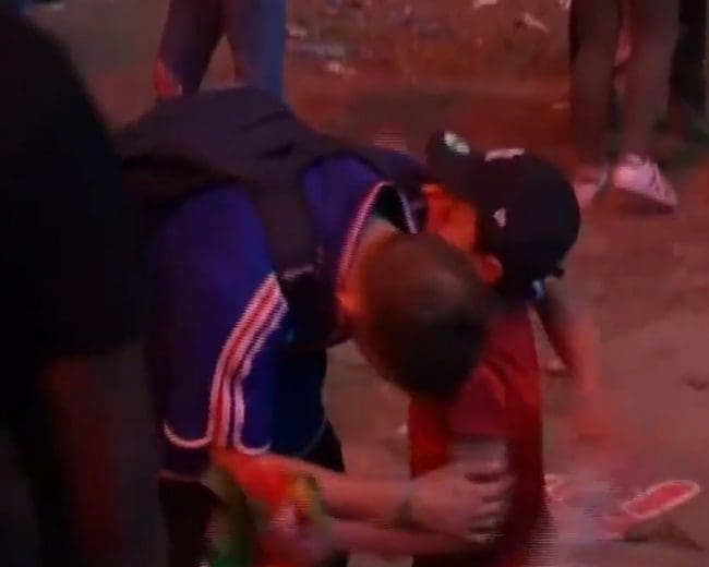 Vidéo : un jeune fan portugais console un supporter français  !