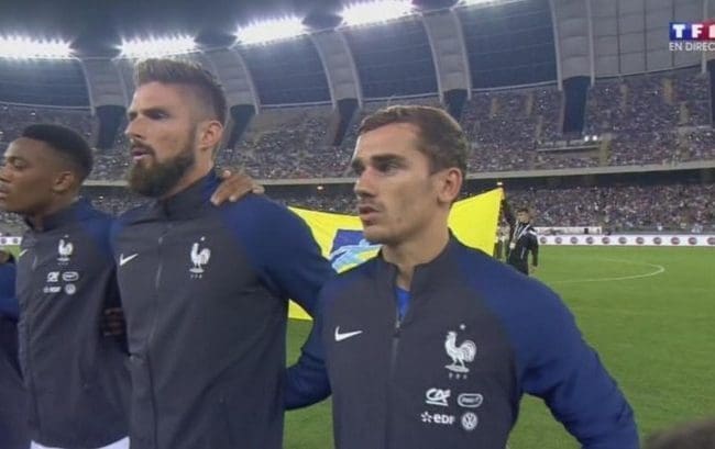 Italie-France : la Marseillaise sifflée, Buffon fait applaudir les supporters (vidéo)