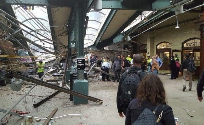Un train déraille dans le New Jersey – Les images impressionnantes – au moins 3 morts et une centaine de blessés