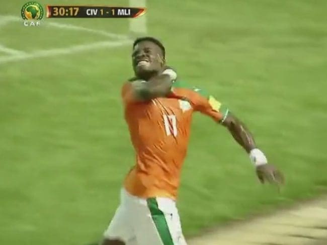 Polémique : Serge Aurier mime un égorgement après avoir marqué un but