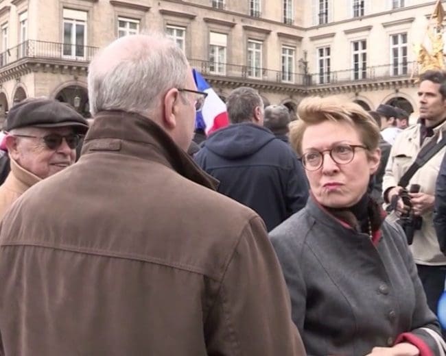 Une dame associe la chaine TMC à …