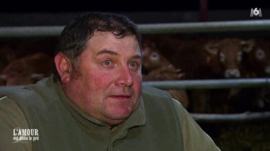 Regardez pourquoi cet agriculteur est ému aux larmes !