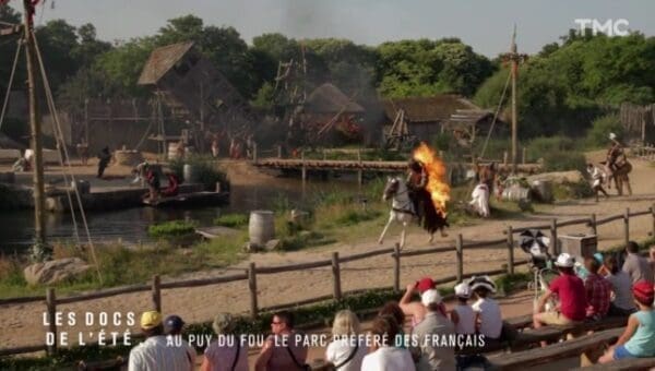INCROYABLE : Un cheval et son cavalier ... en feu !!!