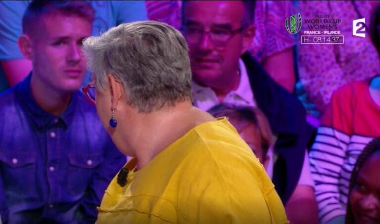 Une candidate remet en place son mari !