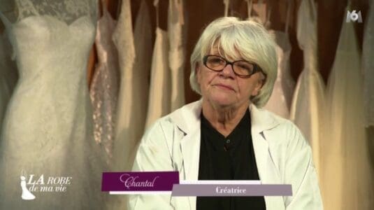 Des clientes se foutent de la robe d'une créatrice ... devant elle !!!