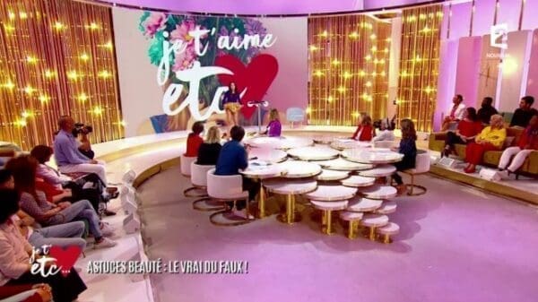 Janane Boudili lève sa jupe devant les caméras !!!