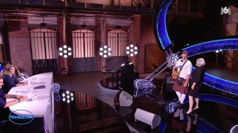 Nathalie Noennec fait un contrôle de kilt !