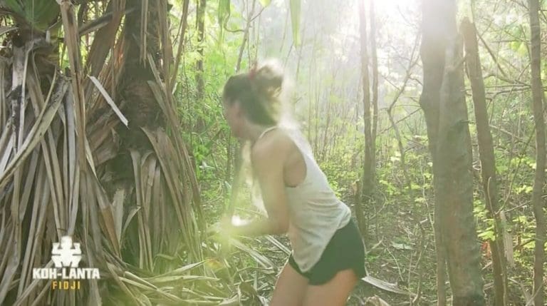 Une candidate s'excite contre un arbre !