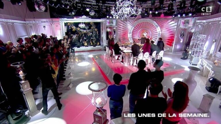 Pourquoi Hapsatou Sy fait lever tout le public ?