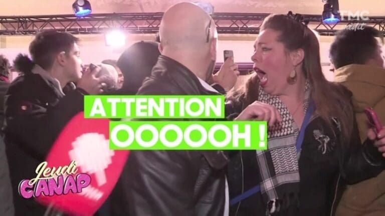 Une fan de Jean-Claude Van Damme hurle et s'énerve contre d'autres fans !!!