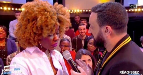 Cyril Hanouna fait pleurer une personne du public !