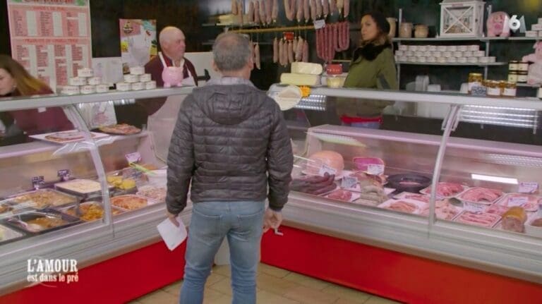 Quand un homme reconnait Karine Le Marchand ...