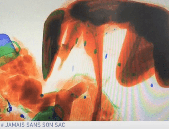 [Zap Actu] Une Chinoise suit son sac jusqu&rsquo;à l&rsquo;intérieur d&rsquo;un scanner à bagages (16/02/2018)