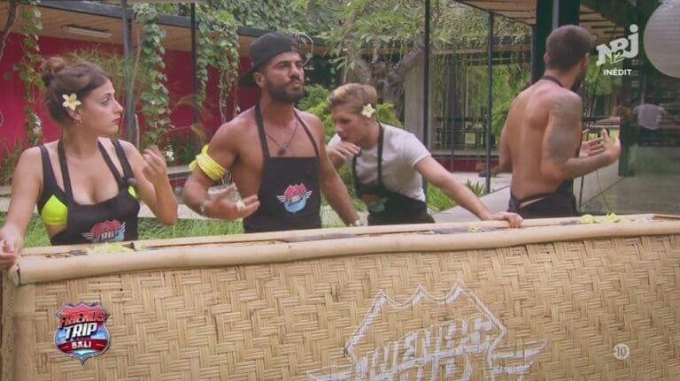 Dégustation d'araignée dans "Friends Trip"...