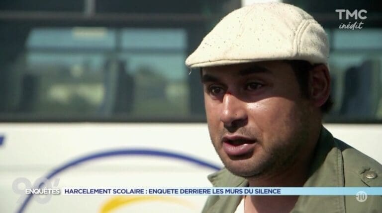 Il met le feu aux cheveux d&rsquo;une camarade !!!