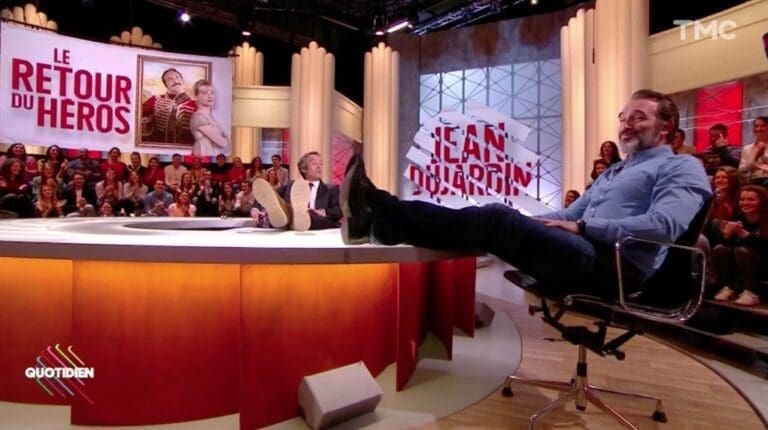 Duel entre Yann Barthès, et Jean Dujardin !