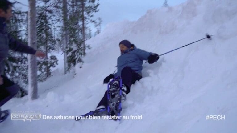 Michel Cymes trébuche dans la neige !