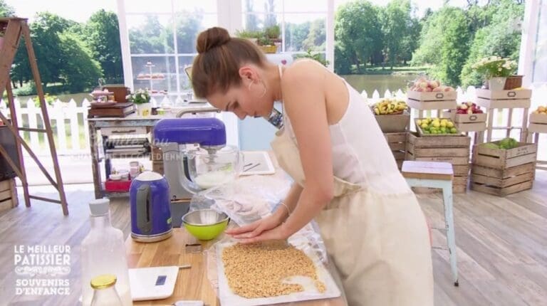 Camille Lou et son décolleté !