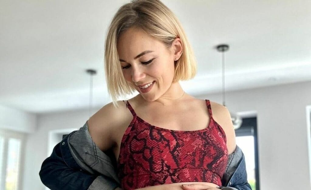 Emmanuelle Berne [Danse avec les stars] révèle son baby bump