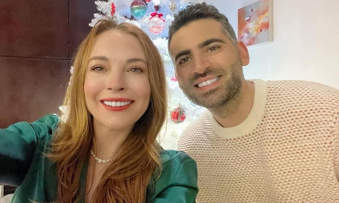 Photo Instagram de Lindsay Lohan et son mari
Lindsay Lohan avait informé ses fans quelques jours plus tard en publiant un message touchant sur Instagram. Dans ce message, elle exprimait sa gratitude envers **Bader Shammas** pour l'avoir rendue heureuse et se déclarait la femme la plus chanceuse au monde. Mais elle ne s'est pas arrêtée là. Elle a également souligné l'importance de son mari pour elle et pour toutes les femmes, ajoutant que se sentir aimé et chéri était essentiel pour la santé mentale et le bien-être. Elle a encouragé ses fans à ne **jamais abandonner** la recherche de l'amour vrai et sincère.