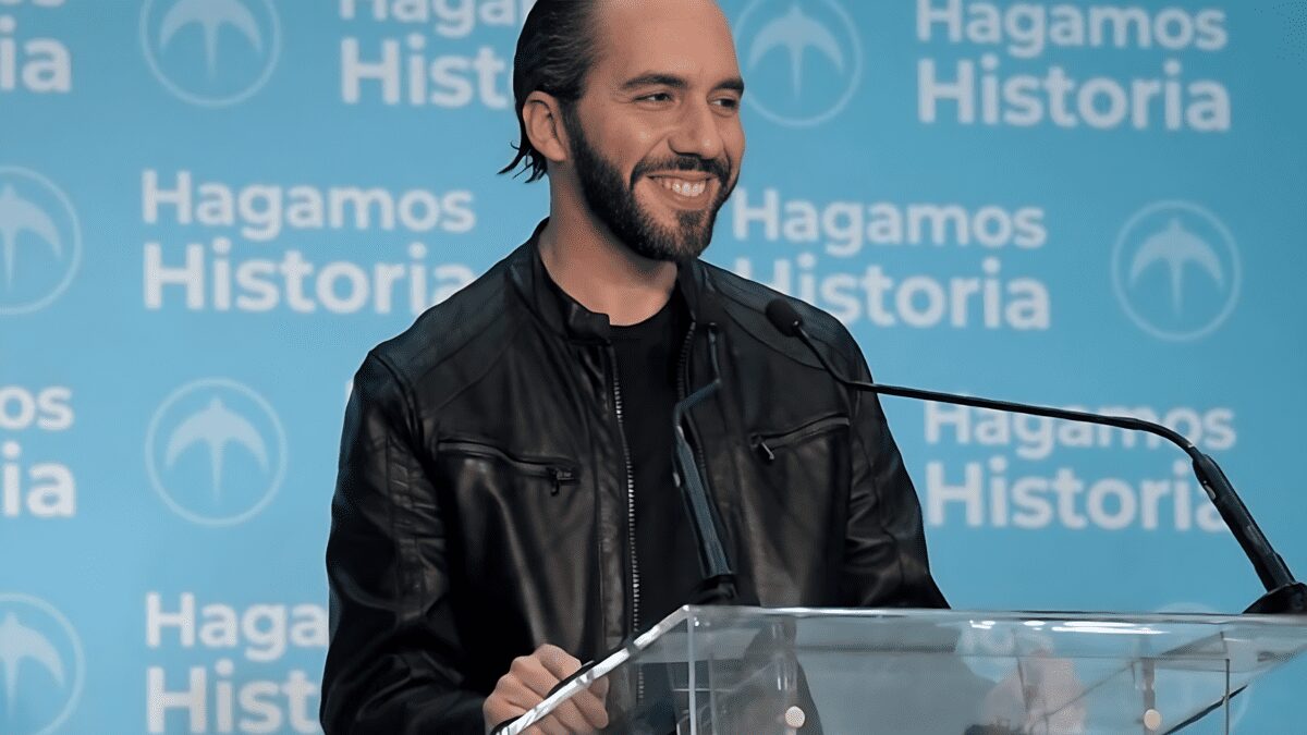Nayib Bukele lors de son élection en tant que président du Salvador parlant à la presse, le 3 février 2019