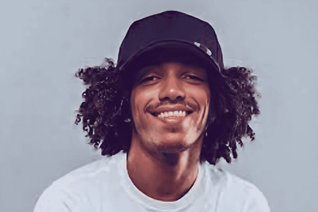 Karim Jebli, Souriant À La Caméra À Marseille, Dans Des Jours Plus Sereins Avant Sa Tragique Blessure Par Balle