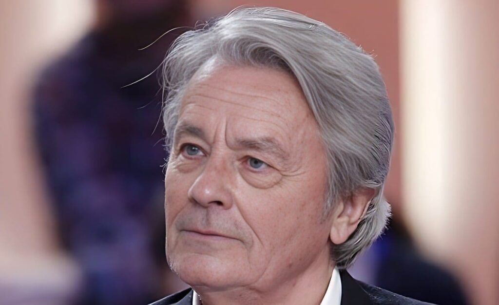 La Police Française Perquisitionne le Domicile de l'Ex-Garde d'Alain Delon