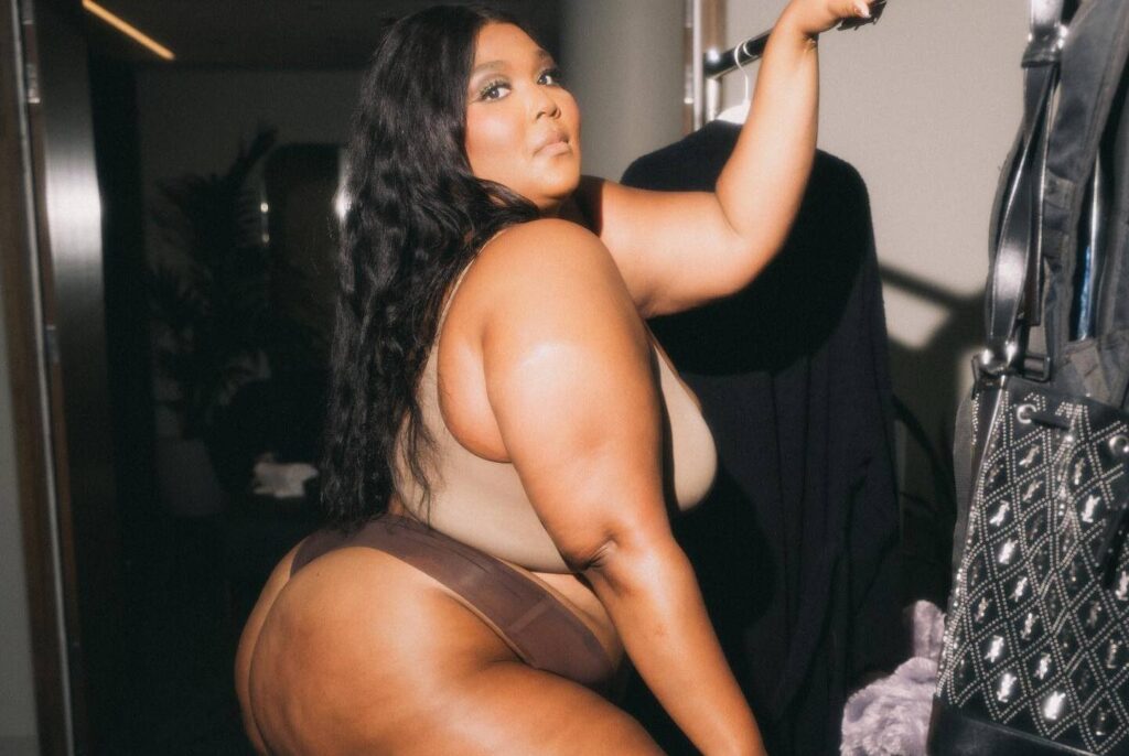 Accusations de Harcèlement Sexuel et Environnement de Travail Hostile : Lizzo au Cœur d'un Procès