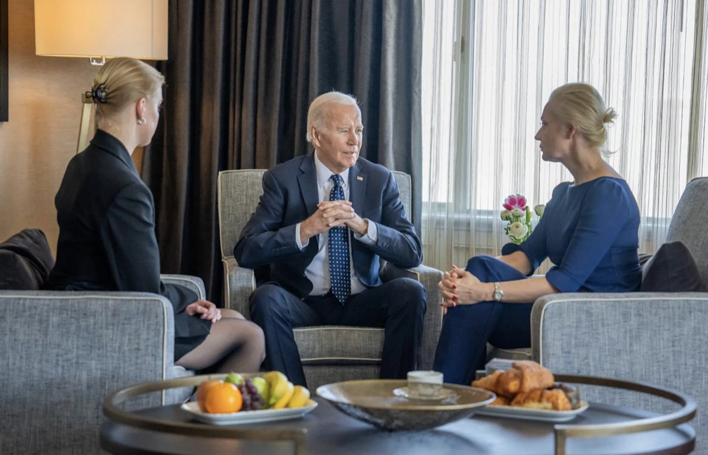 Joe Biden a rencontré Julia et Daria Navalny. 