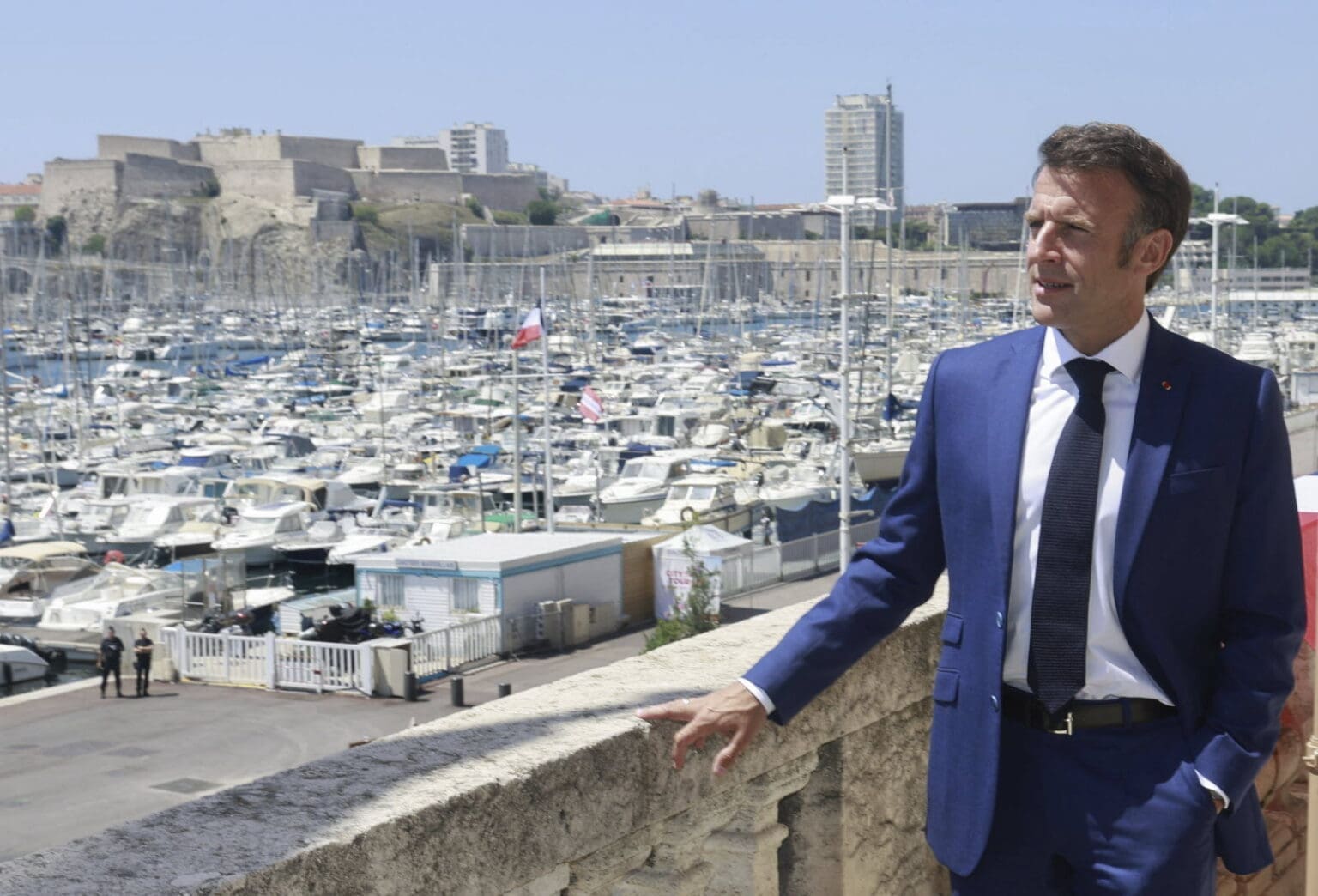 emmanuel-macron-est-en-visite-a-marseille-jusqu-a-mercredi-photo-sipa-ap-guillaume-horcajuelo-1687785203