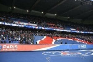 Le PSG veut et va changer de stade