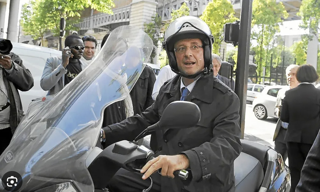 Le célèbre scooter de François Hollande vendu aux enchères pour 25 420 euros