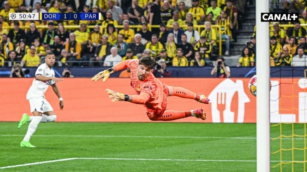 Dortmund PSg Mbappe no goal poteau