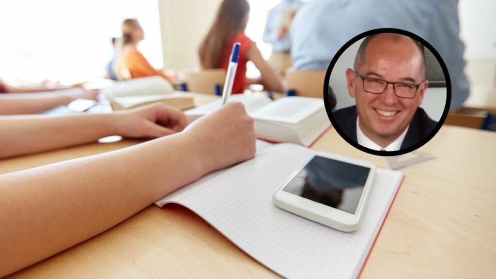 Fin du portable à l'école, la solution magique enfin dévoilée !