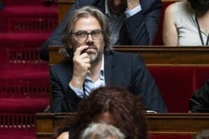 Projection controversée à l'Assemblée nationale : faible affluence et accusations de boycott pour le documentaire d'Aymeric Caron