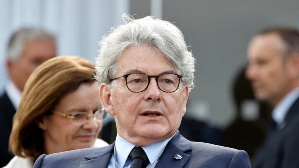 FRANCE-POLITICS-TRANSPORT-AVIATION-AIRSHOW