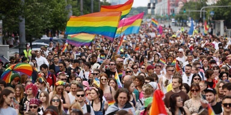 Les organisations LGBT s'indignent et s'inquiètent face à la montée du RN