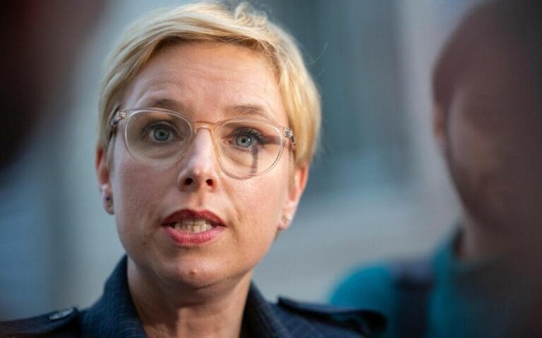 Clémentine Autain sur les députés RN:« si on pouvait tous les éradiquer ce serait formidable! »