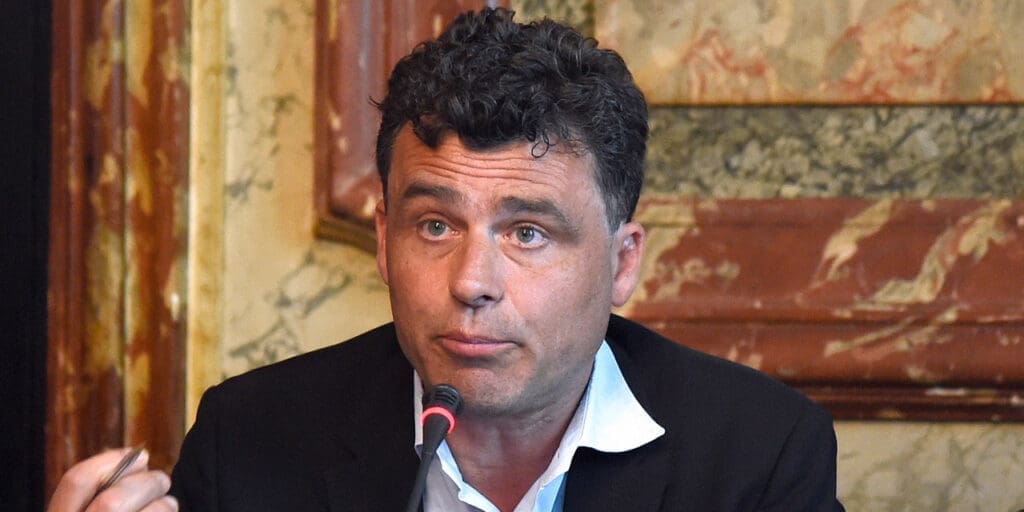 FN-Philippe-Murer-conseiller-economique-et-environnement-de-Marine-Le-Pen-demissionne-aussi