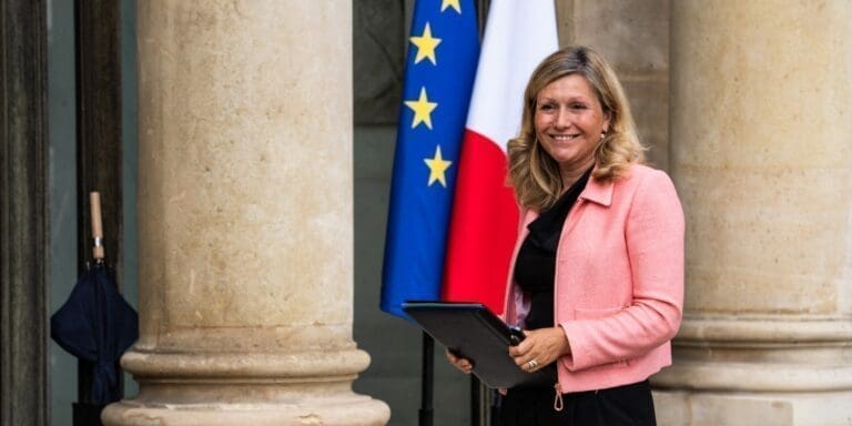 Yaël Braun-Pivet s&rsquo;exprime sur l&rsquo;antisémitisme et les enjeux des élections législatives : un appel à un bloc central responsable