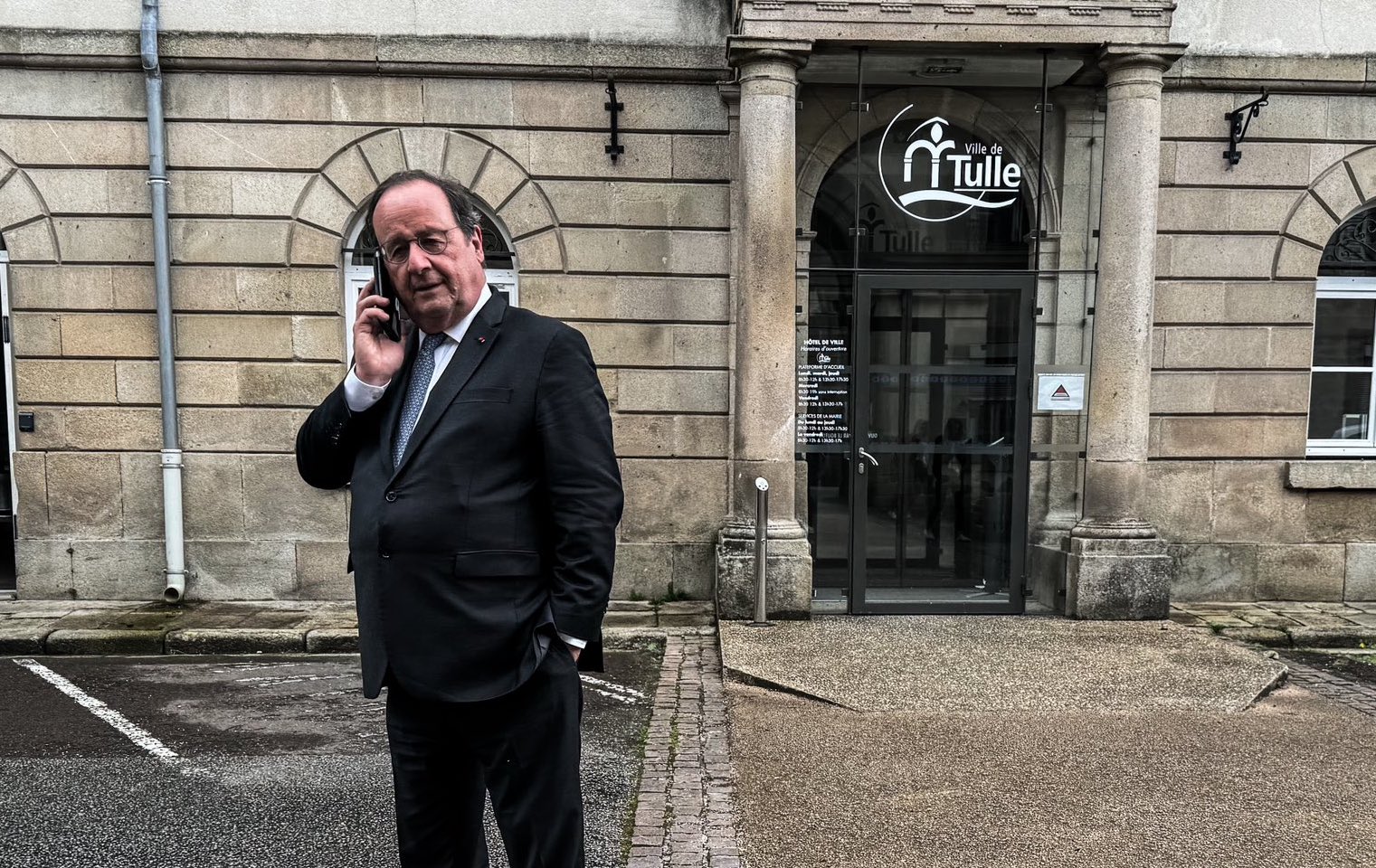 Francois Hollande redevient le jeune baron local de Corrèze