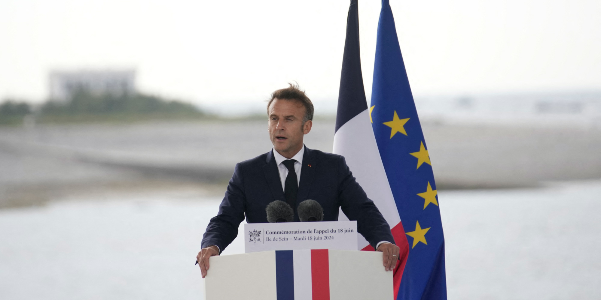 Sur l’Ile de Sein, Macron rattrapé par la campagne des législatives