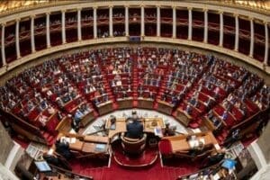 Le Rassemblement National toujours en tête des intentions de vote