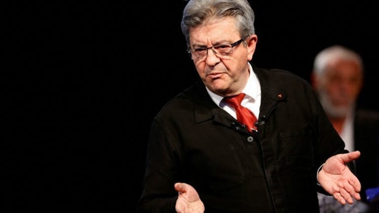 Mélenchon accuse le Parti socialiste d'obstruction dans les négociations pour Matignon
