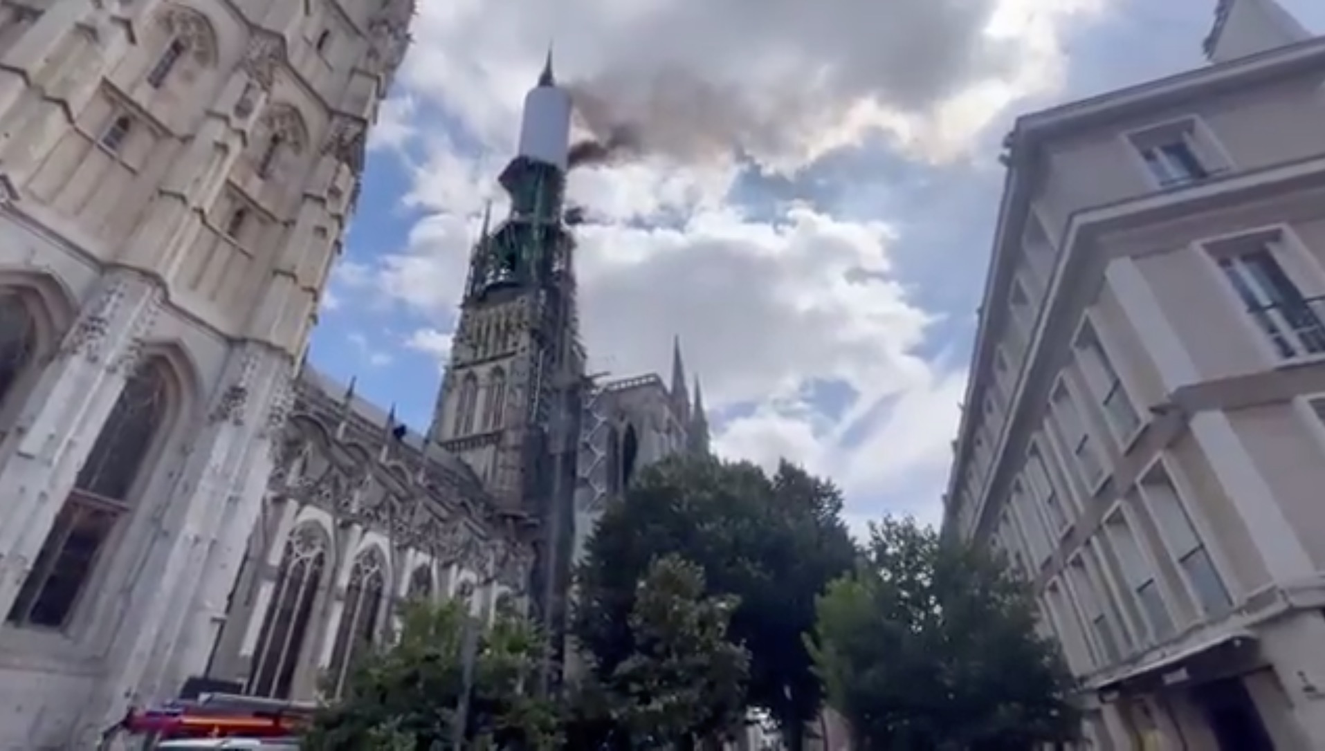 ALERTE INFO – La cathédrale de Rouen victime d’un incendie