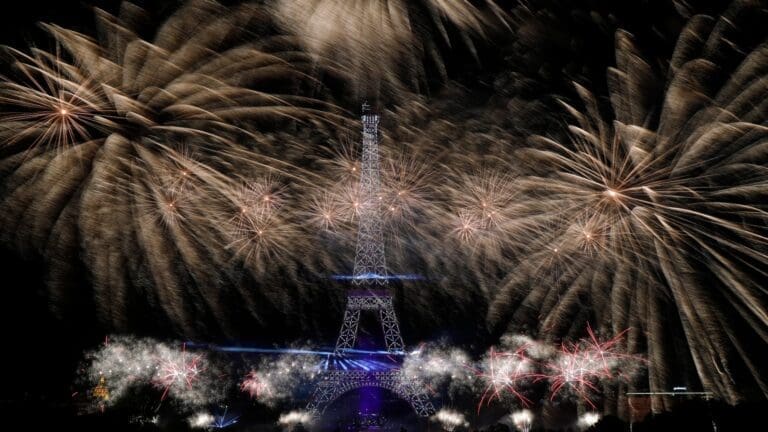 14 juillet à paris : le feu d&rsquo;artifice se déroulera… sans public !