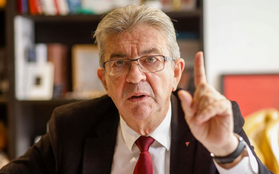 Mélenchon à Macron : « Démissionnez si vous refusez de nommer Castets à Matignon »