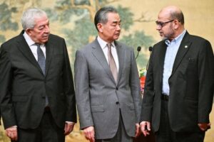 Accord historique d&rsquo;« unité nationale » entre le Hamas et le Fatah à Pékin : Israël réagit avec colère